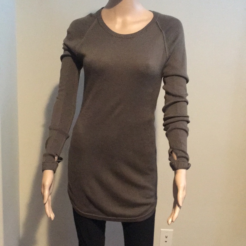 Lululemon “Sunshine Coast” long sleeved sweater
